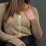 Μπλουζάκι με διακοσμητικά κουμπάκια μπεζ