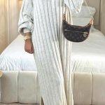 Πλεκτό φόρεμα με μικρό σκίσιμο εκρού