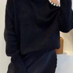 Πουλόβερ με άνοιγμα στον ώμο και πέρλες μαύρο