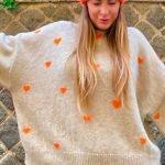 Πλεκτό με καρδιές πορτοκαλί