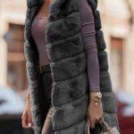 Αμάνικο γουνάκι με κουκούλα σε ανθρακί