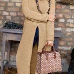 Μακρύ πουλόβερ με άνοιγμα μπροστά και ζιβάγκο μπεζ