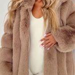 Γούνα με κουκούλα μπεζ