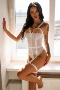 Λευκό ολόσωμο lingerie με ζαρτιέρες