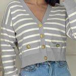 Ζακετάκι ριγέ κοντό με χρυσά κουμπιά γκρι