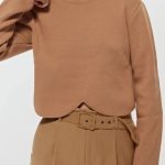 Μπλούζα crop με βάτες ασύμμετρη μπεζ