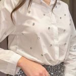 Λευκό πουκάμισο με διακοσμητικές πέτρες