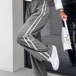 Ψηλόμεσο υφασμάτινο κλασσικού τύπου παντελόνι με ρίγες γκρι