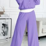 Αθλητικό σετ με λευκά τελειώματα σε άνετη γραμμή λιλά