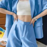 Καλοκαιρινό λινό κουστούμι με σορτσάκι σε γαλάζιο