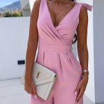 Ολόσωμη φόρμα με βαθύ ντεκολτέ ροζ