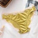 Σλιπ με δαντέλα και διακοσμητικά στράς μουσταρδί