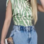 Animal print τοπ με βάτες και ζιβάγκο πράσινο