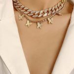 Golden σετ κολιέ με στρας και κρεμαστές πεταλούδες