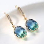 Κρεμαστά σκουλαρίκια με χρωματιστή διάφανη σμαραγδί πέτρα