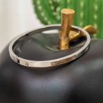 Ασημένια μεταλλική βέργα βραχιόλι χεριού