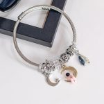 Ατσάλινη χειροπέδα με charms 🌙