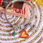 Ατσάλινη χειροπέδα με charms 💗