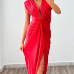 Midi φόρεμα με σκίσιμο και deep V σε κόκκινο