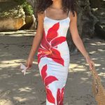 Φόρεμα λευκό εφαρμοστό με print τροπικό λουλούδι