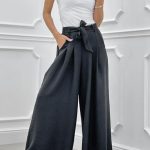 Παντελόνα μαύρη με ζωνάκι και πιέτες