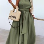 Oversize μακρύ χακί φόρεμα με τιράντα και ζώνη