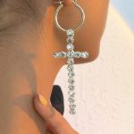 Κρικάκια με κρεμαστό σταυρό σε ασημί