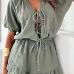 Ολόσωμη χακί φόρμα με βολάν λεπτομέρειες