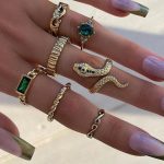 Σετ δαχτυλιδιών 8 τεμαχίων χρυσά με πράσινη πέτρα