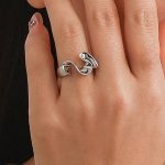 Ασημί δαχτυλίδι με ακανόνιστο σχήμα