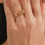 Χρυσό δαχτυλίδι με ακανόνιστο σχήμα