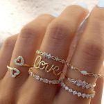 Σετ με 7 δαχτυλίδια σε χρυσή απόχρωση με στρας