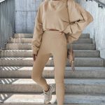 Αθλητικό μπέζ σετάκι κολάν με φούτερ