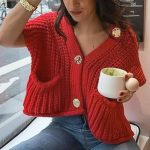 Πλεκτό αμάνικο κόκκινο ζακετάκι με κουμπιά
