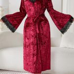 Βελούδινη ρόμπα με ζώνη σε κόκκινο