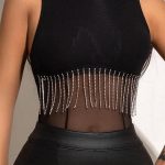 Glam κορμάκι με διαφάνεια και κρόσσια με στρας