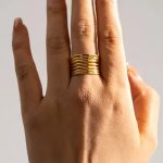Δαχτυλίδι με παράλληλες γραμμές χρυσό ατσάλι