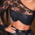 Crop top μαύρο δαντελένιο με έναν ώμο