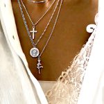 Layered κολιέ με μεταλλικά στοιχεία σε ασημί