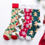 Πακέτο δώρο με χριστουγεννιάτικες κάλτσες