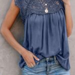 Μπλε τόπ με κέντημα