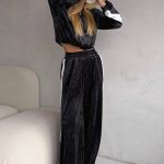 Μαύρο βελουτέ σέτ με άσπρη ρίγα