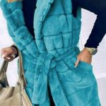 Αμάνικη μπλέ γούνα με ζωνάκι και κουκούλα