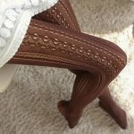 Καλσόν καφέ με σχέδια πλέξης