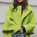 Loose παλτό λαχανί με τσέπες και κουμπιά