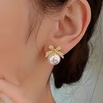 Πέρλες σκουλαρίκια με φιογκάκια στράς