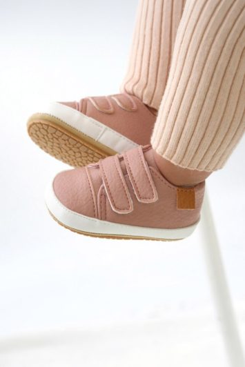 baby-sneakers-pink-with-scratches-200340088-3-kookoo-1