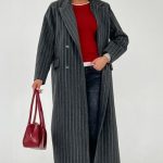 Μακρύ ριγέ μαύρο παλτό