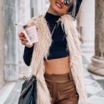 Γούνινο αμάνικο γιλέκο μπεζ