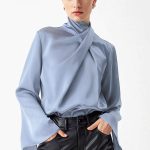 Ασύμμετρη μπλέ κρουαζέ μπλούζα